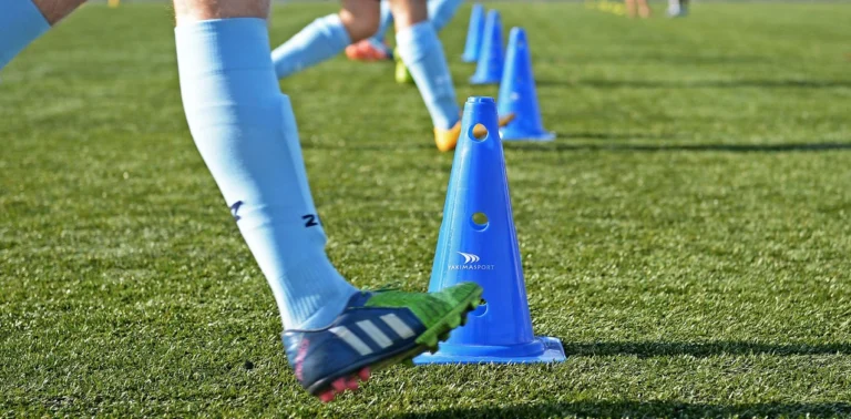 Pachołki treningowe z otworami Yakimasport 38 cm