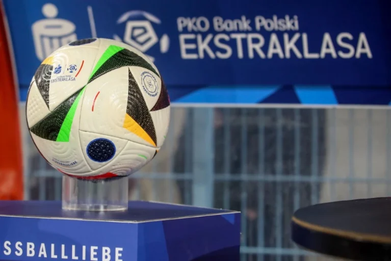Liga Mistrzów i Ekstraklasa na trzech paskach
