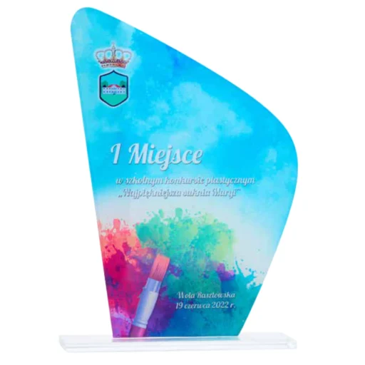 Nowoczesna statuetka szklana XR1 o grubości 6 mm i pięciokątnym kształcie, dostępna w wysokościach 170, 190 i 210 mm – budżetowe trofeum szklane.