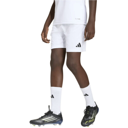 Białe spodenki dla dzieci marki adidas